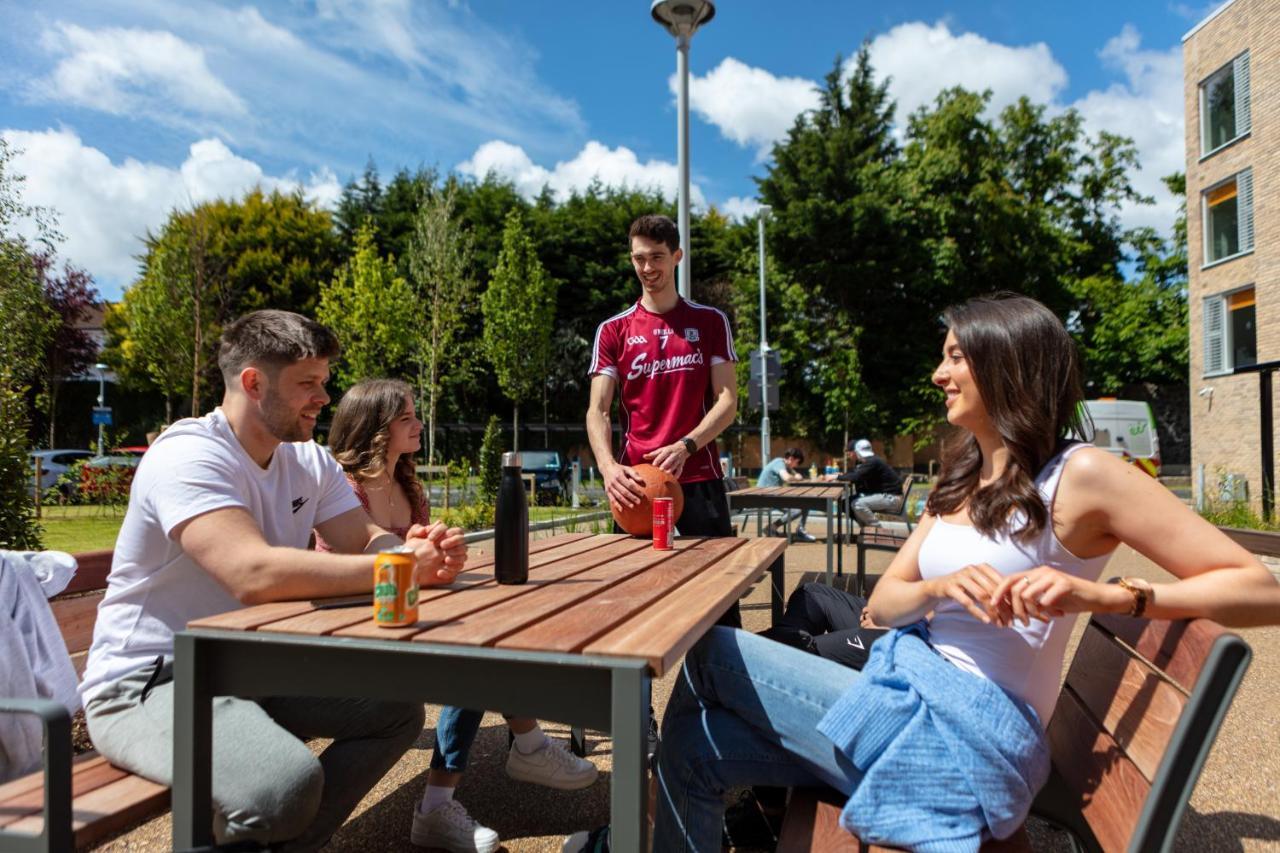 The Westwood Summer Accommodation กัลเวย์ ภายนอก รูปภาพ